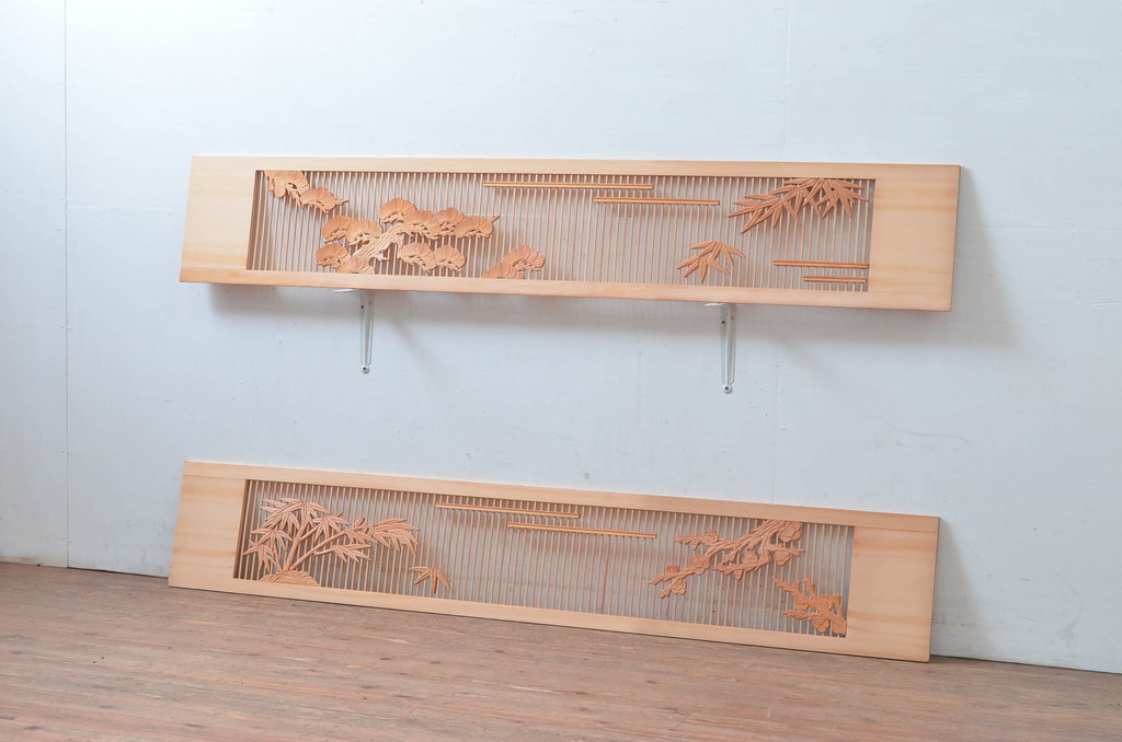 ビンテージ建具　松竹梅の彫刻が入った縁起の良い筬欄間2枚セット(格子欄間、間明かり取り、明り取り、オサランマ、おさらんま、ヴィンテージ)(R-080522)