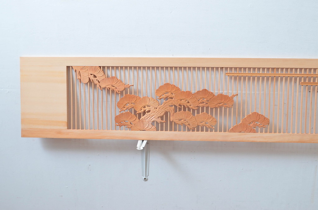 ビンテージ建具　松竹梅の彫刻が入った縁起の良い筬欄間2枚セット(格子欄間、間明かり取り、明り取り、オサランマ、おさらんま、ヴィンテージ)(R-080522)