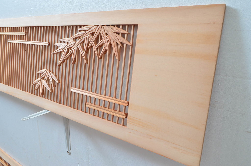 ビンテージ建具　松竹梅の彫刻が入った縁起の良い筬欄間2枚セット(格子欄間、間明かり取り、明り取り、オサランマ、おさらんま、ヴィンテージ)(R-080522)