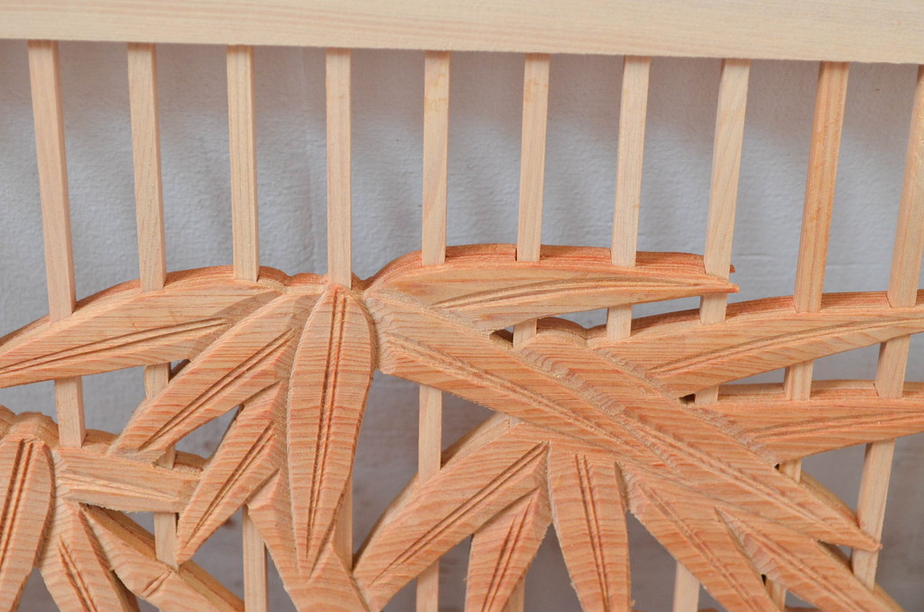 ビンテージ建具　松竹梅の彫刻が入った縁起の良い筬欄間2枚セット(格子欄間、間明かり取り、明り取り、オサランマ、おさらんま、ヴィンテージ)(R-080522)