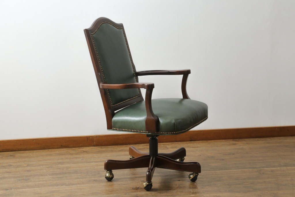 中古　美品　DREXEL HERITAGE(ドレクセルヘリテイジ)　本革　高級感ある佇まいが目を引くレザーデスクチェア(アームチェア、オフィスチェア、回転チェア)(R-058793)