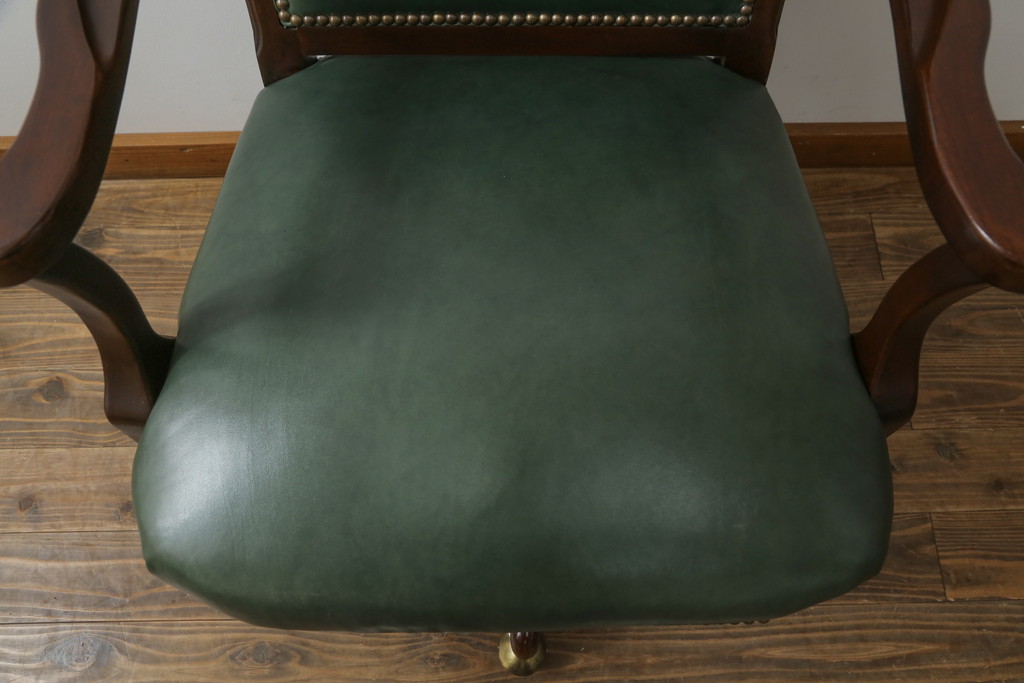 中古　美品　DREXEL HERITAGE(ドレクセルヘリテイジ)　本革　高級感ある佇まいが目を引くレザーデスクチェア(アームチェア、オフィスチェア、回転チェア)(R-058793)