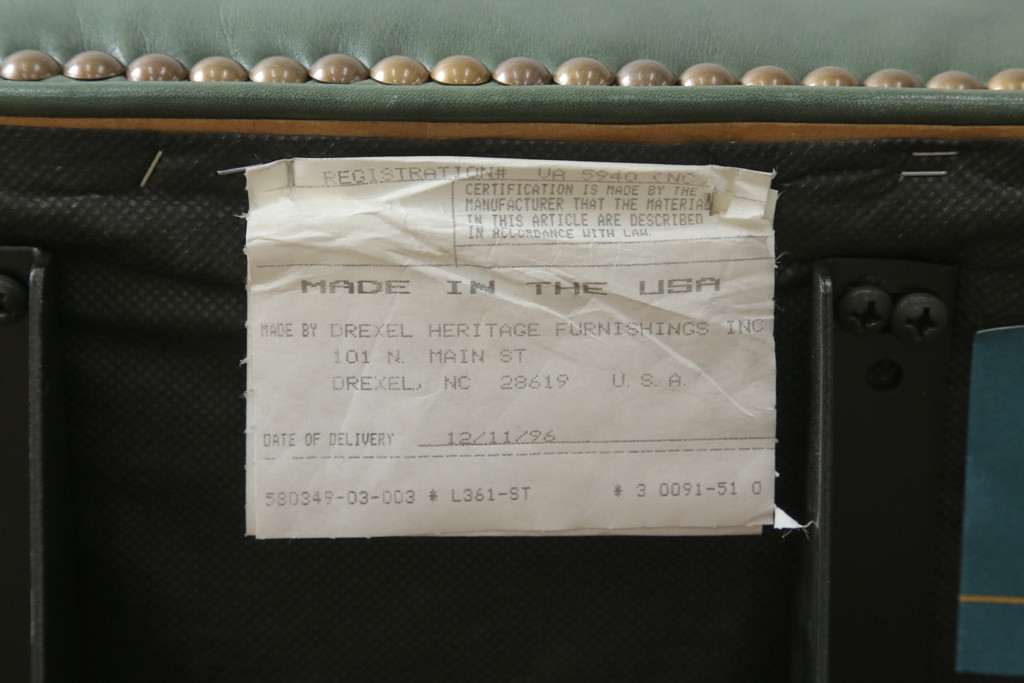 中古　美品　DREXEL HERITAGE(ドレクセルヘリテイジ)　本革　高級感ある佇まいが目を引くレザーデスクチェア(アームチェア、オフィスチェア、回転チェア)(R-058793)