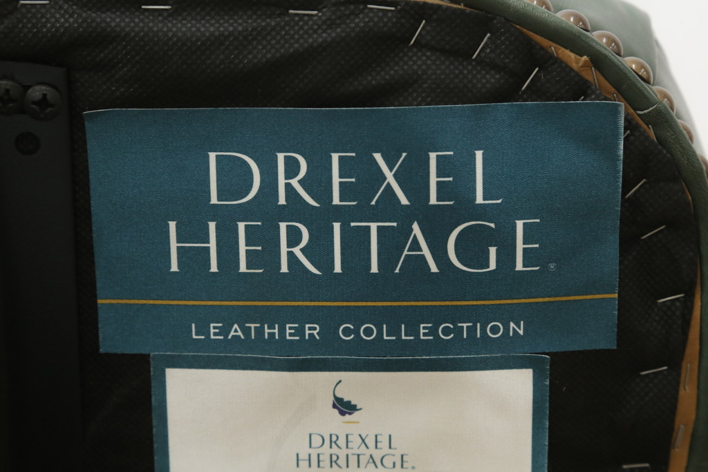 中古　美品　DREXEL HERITAGE(ドレクセルヘリテイジ)　本革　高級感ある佇まいが目を引くレザーデスクチェア(アームチェア、オフィスチェア、回転チェア)(R-058793)