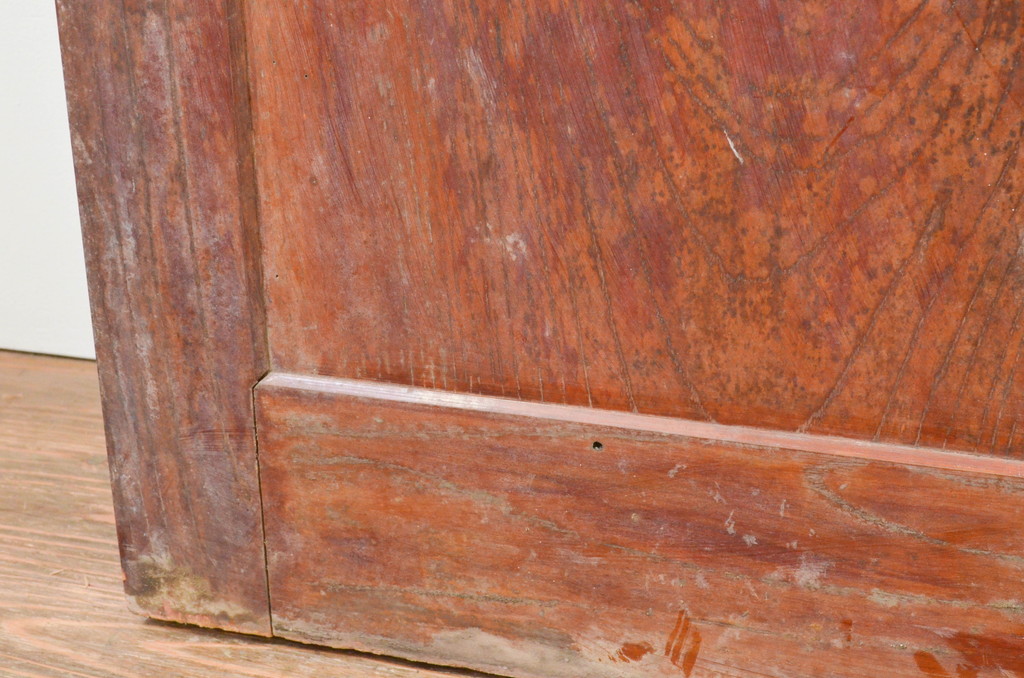 アンティーク建具　細やかな意匠が施された金具が魅力的な総欅(ケヤキ)材の幅狭蔵戸1枚(玄関戸、引き戸)(R-066769)