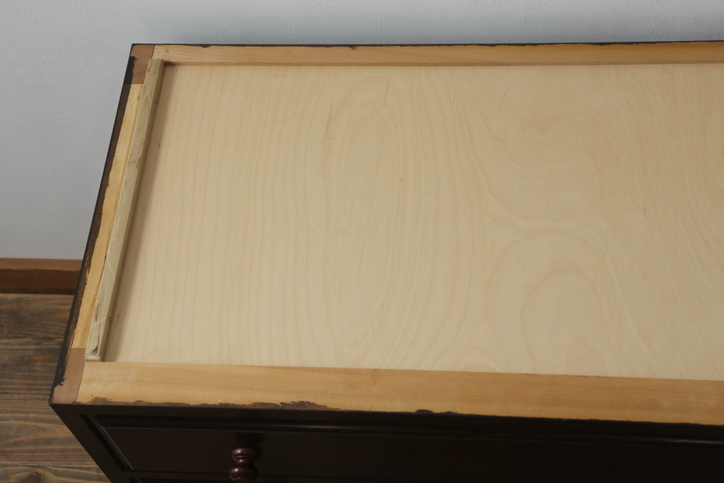 中古　美品　松本民芸家具　天板リメイク　脚(台輪)付きリメイク　シックな佇まいが魅力的!! 和と洋どちらの空間にも取り入れやすいローチェスト(ローボード、テレビ台、テレビボード、サイドチェスト、引き出し)(R-075557)