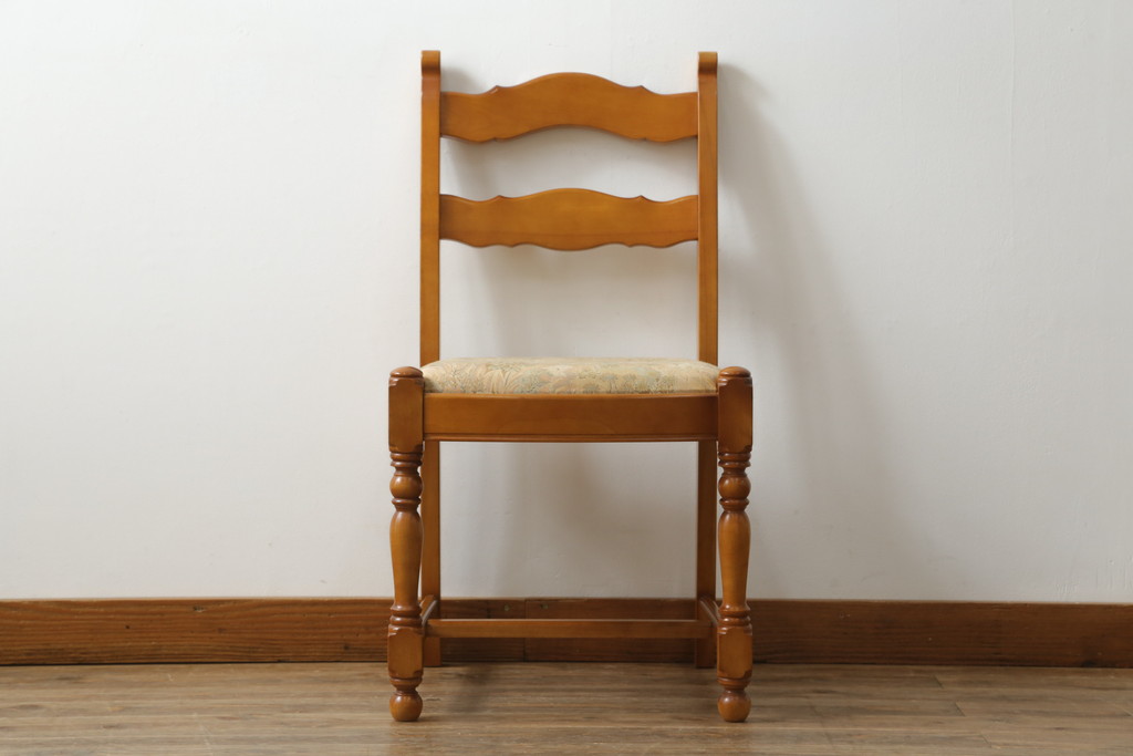 中古　美品　横浜クラシック家具　ダニエル(Daniel)　凝った脚のデザインが魅力的なチェア(ダイニングチェア、アームレスチェア、椅子、イス)(R-063937)