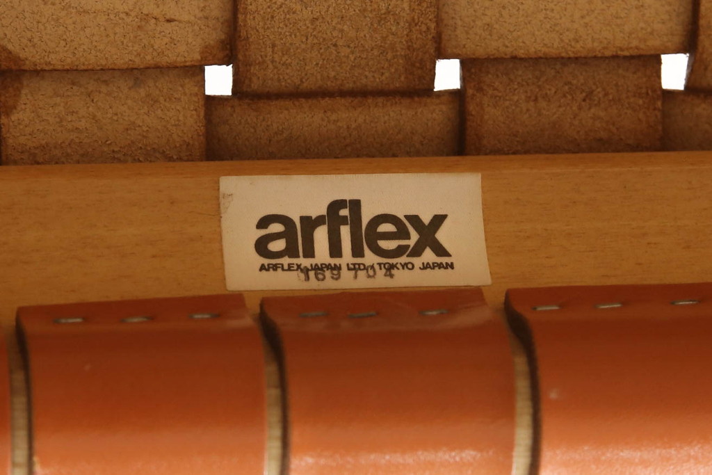 中古　arflex(アルフレックス)　NTC 16(エヌティーシー 16)　本革(レザー)　革を編み込んだデザインが個性的なカウンターチェア2脚セット(ハイチェア、バーチェア、椅子、イス)(R-067131)