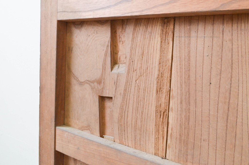 アンティーク建具　分厚い框組みと重厚な佇まいが魅力!総欅(ケヤキ)材の蔵戸1枚(玄関戸、引き戸)(R-066778)