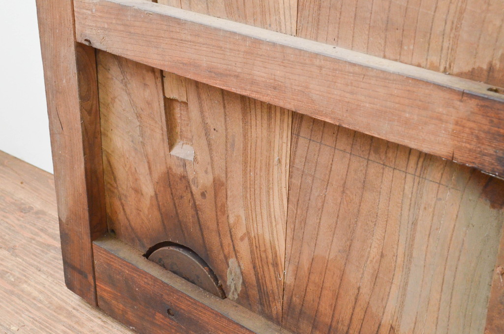 アンティーク建具　分厚い框組みと重厚な佇まいが魅力!総欅(ケヤキ)材の蔵戸1枚(玄関戸、引き戸)(R-066778)