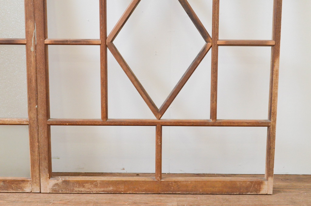 アンティーク建具　ペイント仕上げ限定　大正ロマン　ひし形のデザインが魅力的なガラス窓2枚セット(ガラス戸、引き戸)(R-066788)