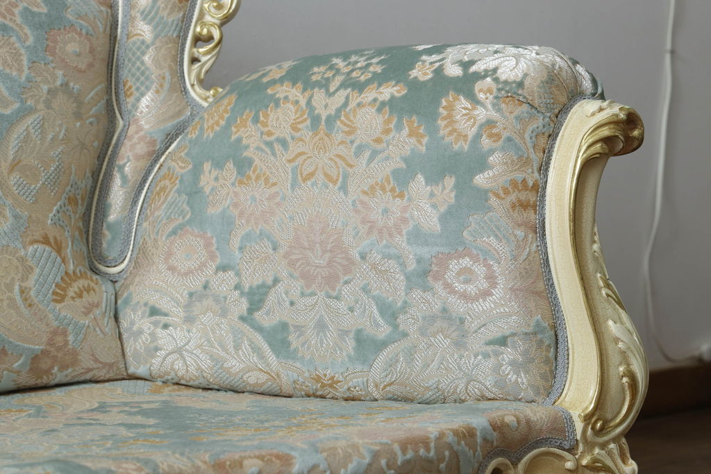 中古　美品　SILIK(シリック)　ロココ調　クラシカルで華やかな佇まいが魅力的な3人掛けソファ(3P、三人掛けソファ)(定価約180万円)(R-060332)