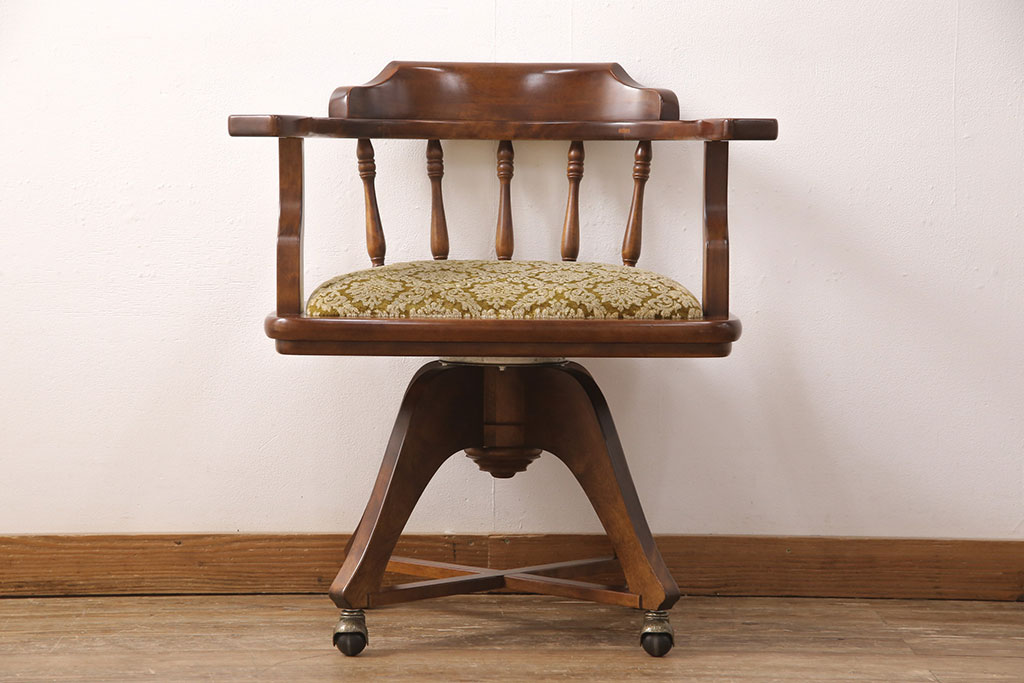 中古　美品　カバ材　国産の手造り民芸家具　可愛らしいデザインのデスクチェア(椅子、回転椅子、回転イス)(R-051851)