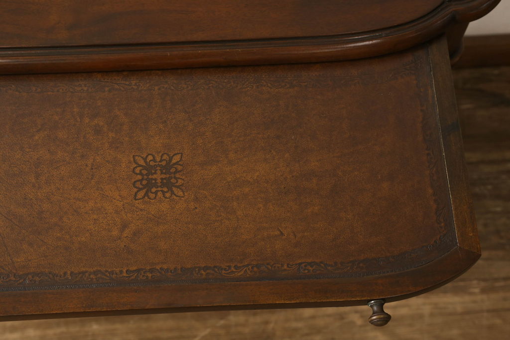 アメリカビンテージ　高級品　本のモチーフがあしらわれた、凝ったデザインが面白いサイドボード(戸棚、キャビネット、ヴィンテージ)(R-052148)