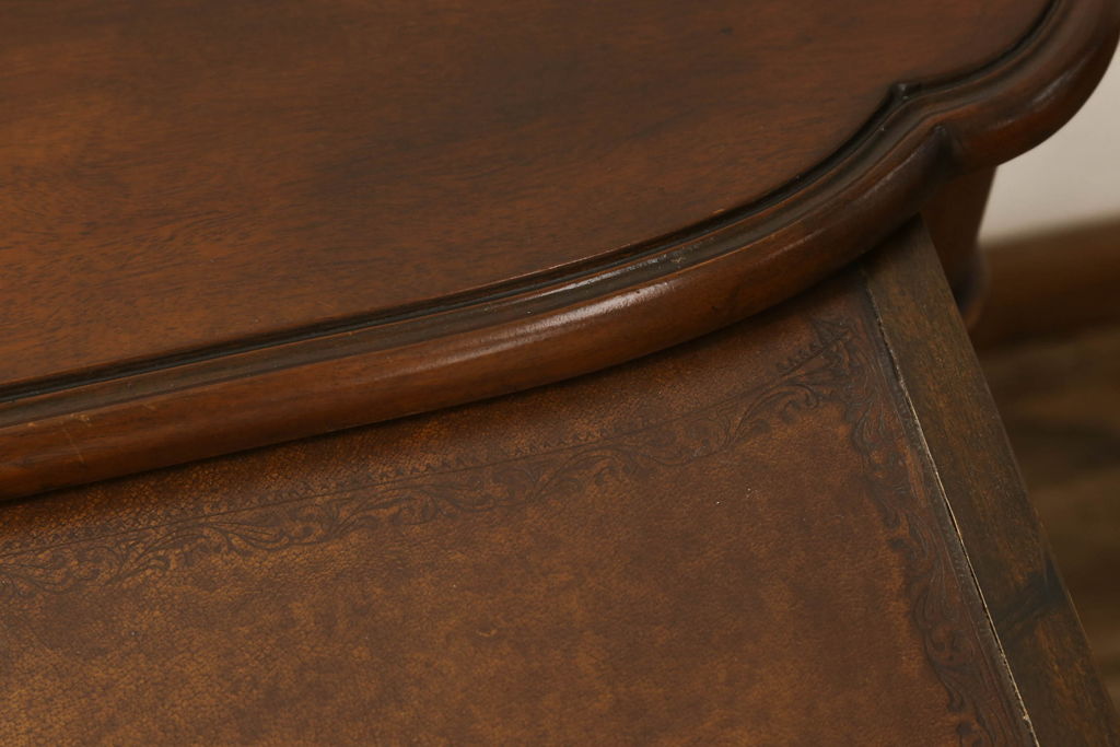 アメリカビンテージ　高級品　本のモチーフがあしらわれた、凝ったデザインが面白いサイドボード(戸棚、キャビネット、ヴィンテージ)(R-052148)