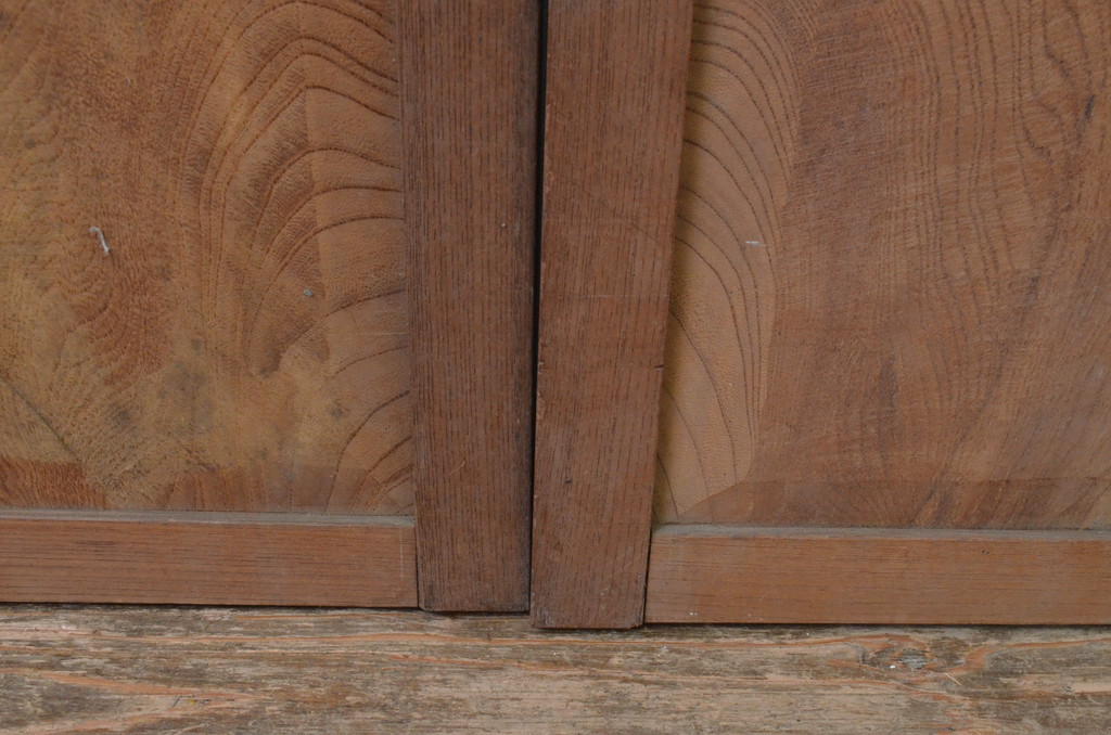 アンティーク建具　総欅(ケヤキ)材　古き良き時代の趣が感じられる板戸窓2枚セット(引き戸)(R-067569)