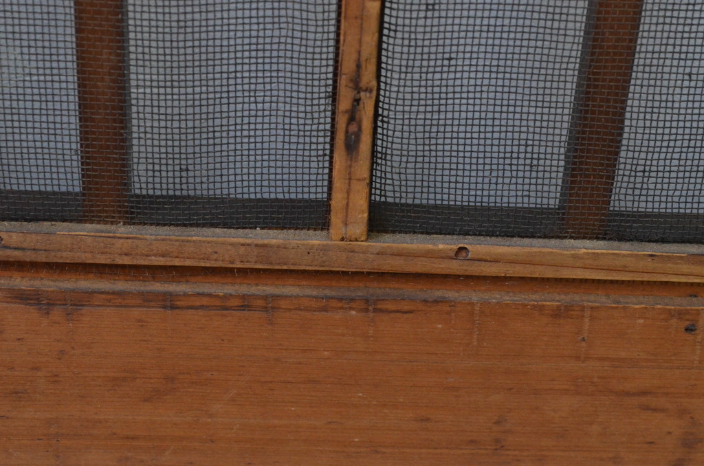 アンティーク建具　縦格子入り　和の風情漂わせる横長引き戸2枚セット(窓、格子戸)(R-067570)