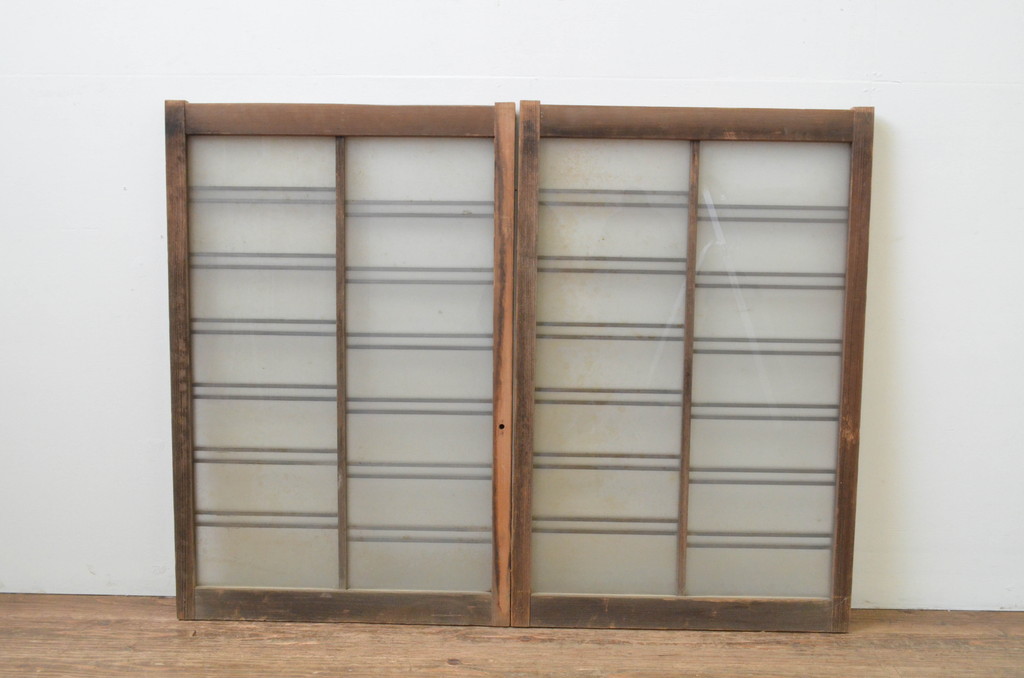アンティーク建具　趣ある木味が魅力的なガラス窓2枚セット(ガラス戸、引き戸)(R-067574)