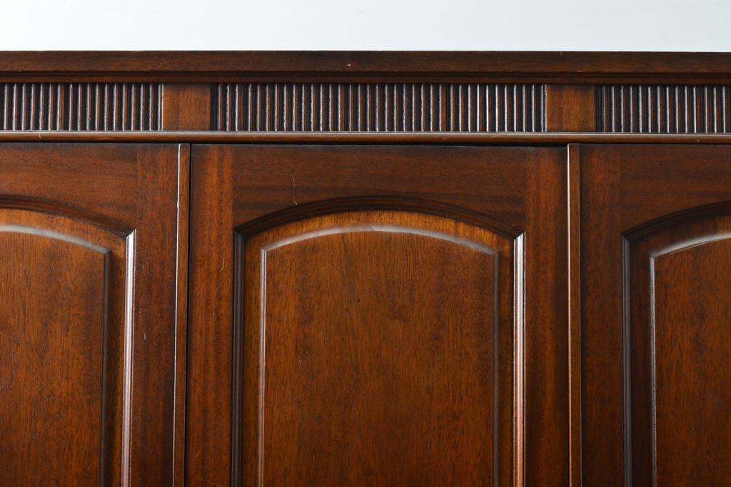 中古　美品　DREXEL HERITAGE(ドレクセルヘリテイジ)　Triune(トライユン)シリーズ　マホガニー材の木肌が美しいワードローブ(収納棚、戸棚)(R-057591)