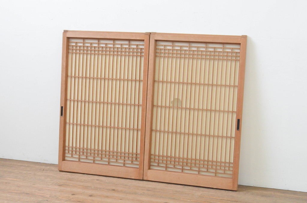 アンティーク建具 和モダンな空間づくりにおすすめの格子入りの