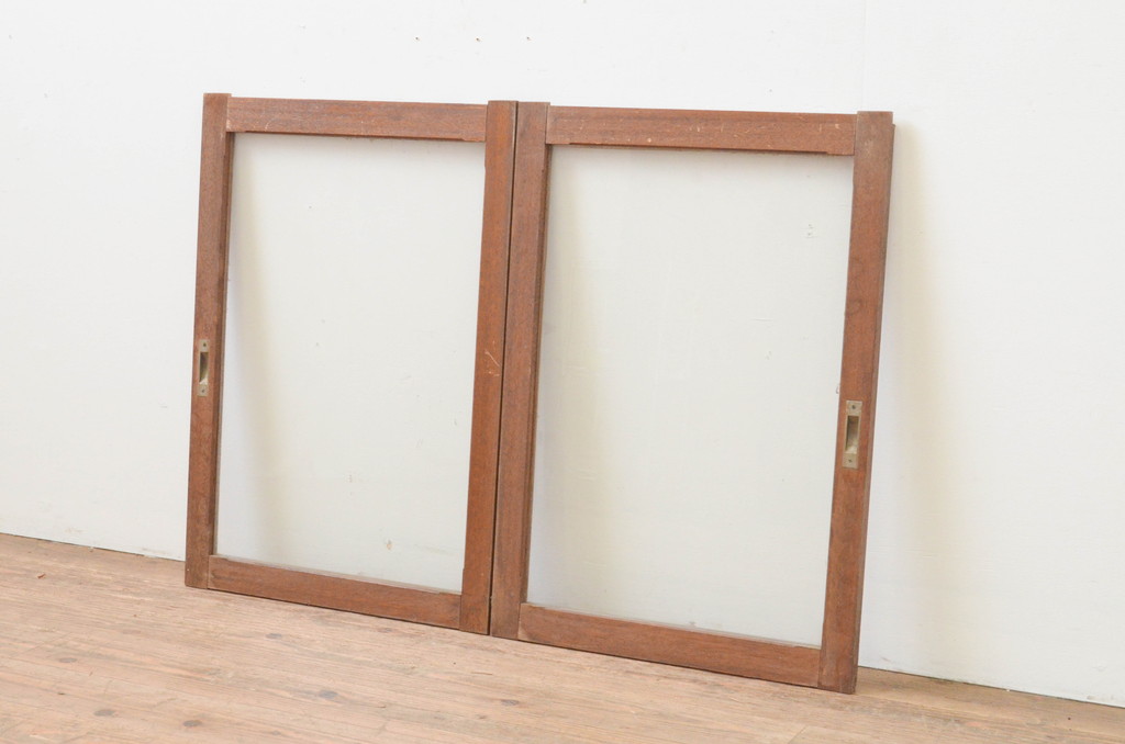アンティーク建具　レトロな雰囲気づくりにおすすめの大判ガラス窓2枚セット(ガラス戸、引き戸)(R-67595)