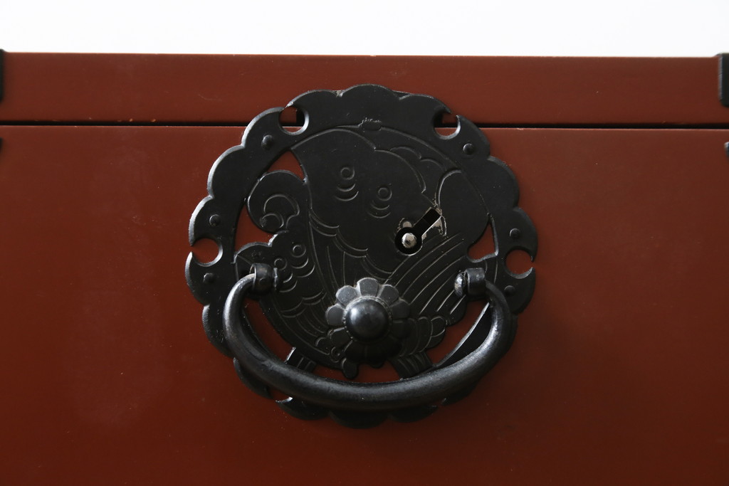  中古　美品　落ち着いた色合いの朱塗りが魅力的な米沢小箪笥(米沢箪笥、衣装箪笥、和タンス、収納たんす、民芸箪笥、チェスト、引き出し)(R-082208)