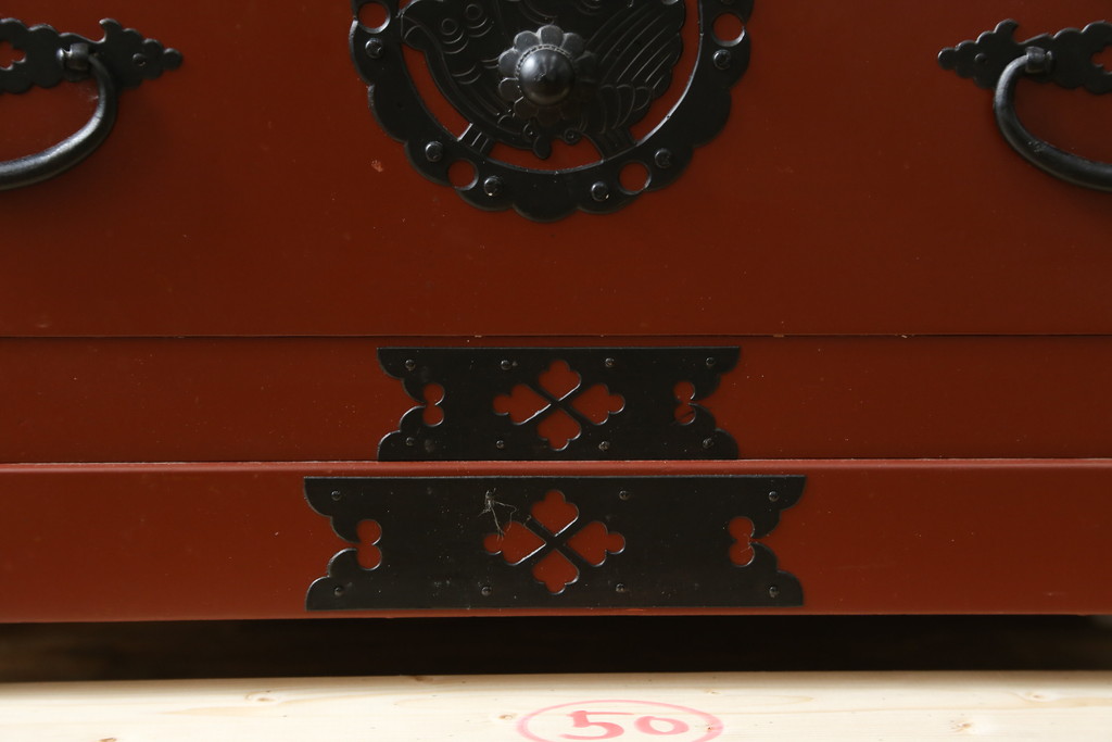  中古　美品　落ち着いた色合いの朱塗りが魅力的な米沢小箪笥(米沢箪笥、衣装箪笥、和タンス、収納たんす、民芸箪笥、チェスト、引き出し)(R-082208)