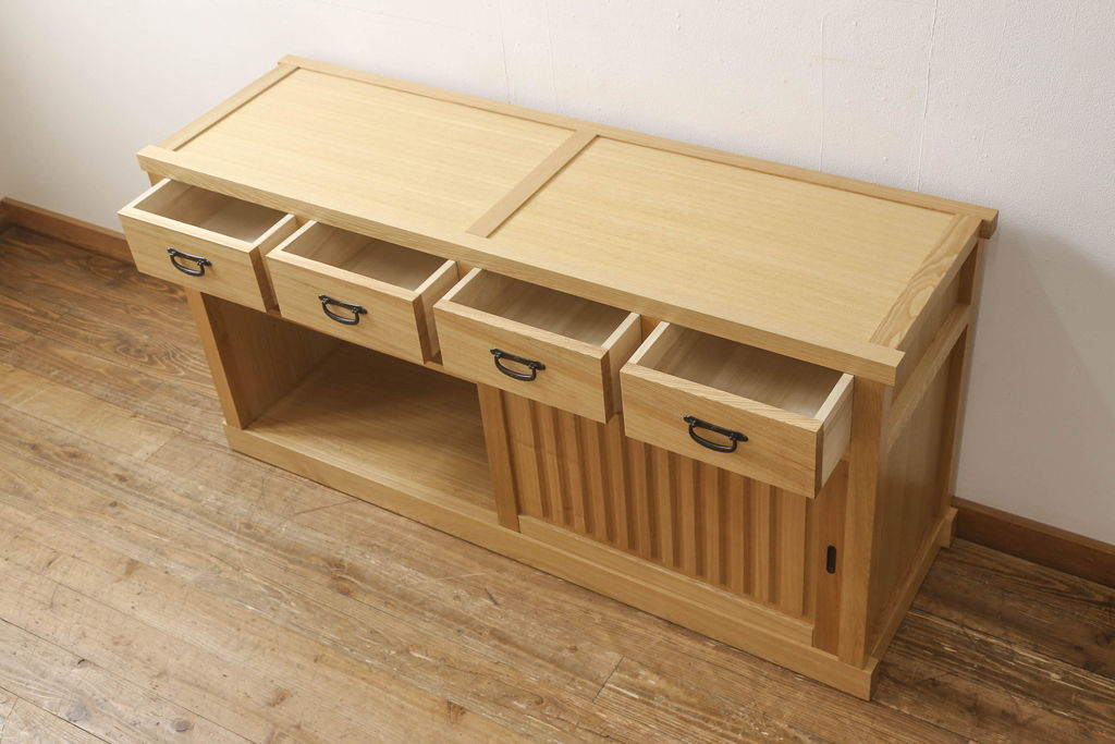 中古　極美品　タモ材　上質な和の空間づくりにおすすめ! 品を感じる水屋箪笥サイドボード(収納棚、キャビネット、食器棚、戸棚)(R-057896)