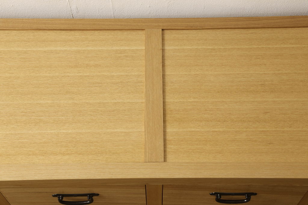 中古　極美品　タモ材　上質な和の空間づくりにおすすめ! 品を感じる水屋箪笥サイドボード(収納棚、キャビネット、食器棚、戸棚)(R-057896)