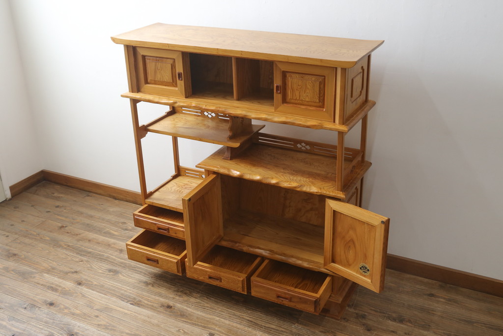 中古　美品!!　屋久杉　無垢材　明るい色味の木肌が美しい飾り棚(収納棚、戸棚、茶棚、違い棚、茶箪笥)(R-078873)