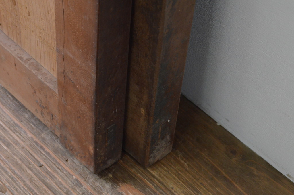 アンティーク建具　経年を感じさせる木味が魅力の板戸2枚セット(窓、引き戸)(R-067829)