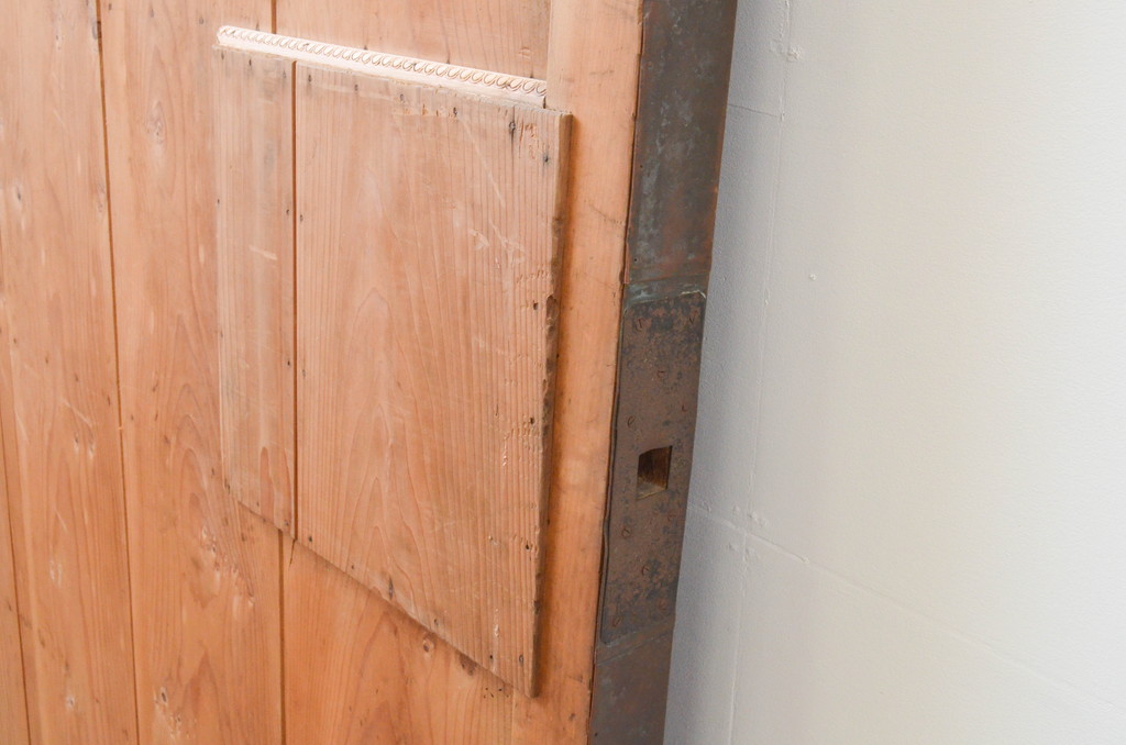アンティーク建具　美品!!　上品な佇まいが魅力的な古い銅板張りの蔵戸1枚(引き戸、玄関戸)(R-066784)