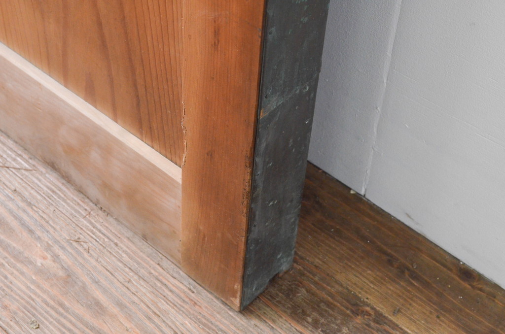 アンティーク建具　美品!!　上品な佇まいが魅力的な古い銅板張りの蔵戸1枚(引き戸、玄関戸)(R-066784)