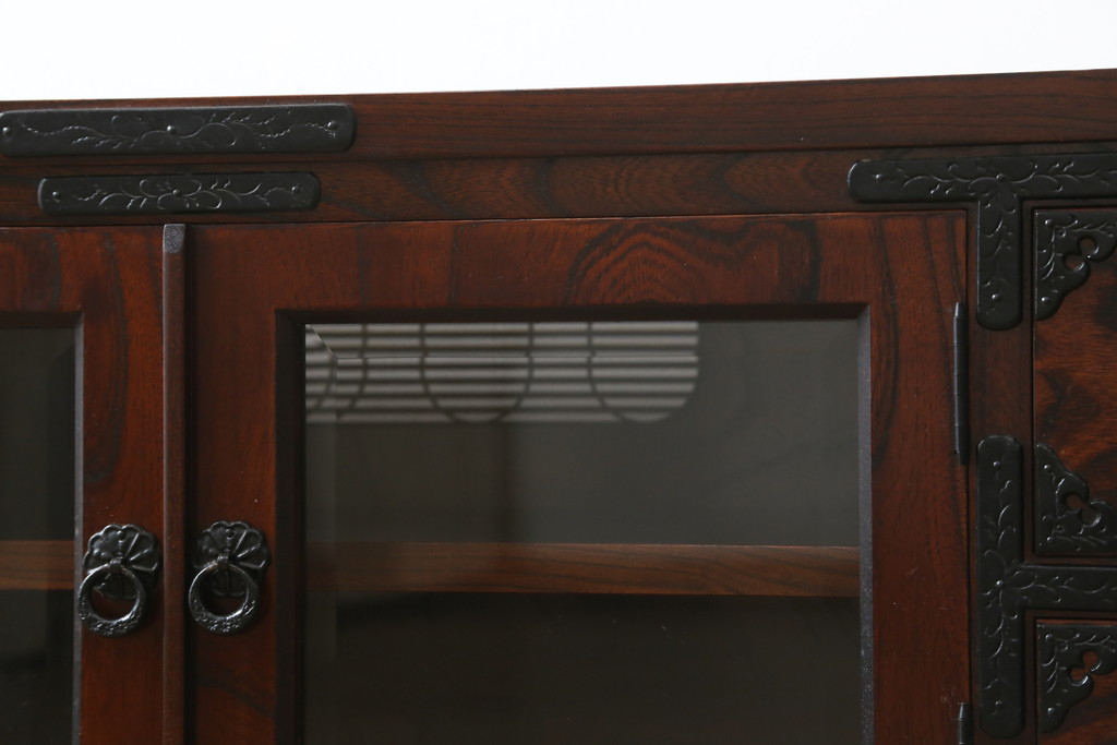 中古　美品　岩谷堂箪笥　どっしりとした重厚感ある佇まいが魅力的なテレビ台(ローボード、収納棚、戸棚、リビングボード、テレビボード、テレビ台)(定価約45万円)(R-082214)