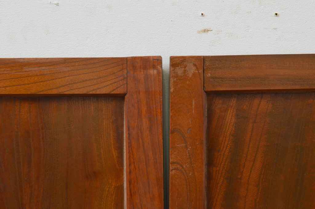 アンティーク建具　総欅(ケヤキ)材　一枚板　美しい杢目が目を惹く板戸窓2枚セット(引き戸)(R-067814)