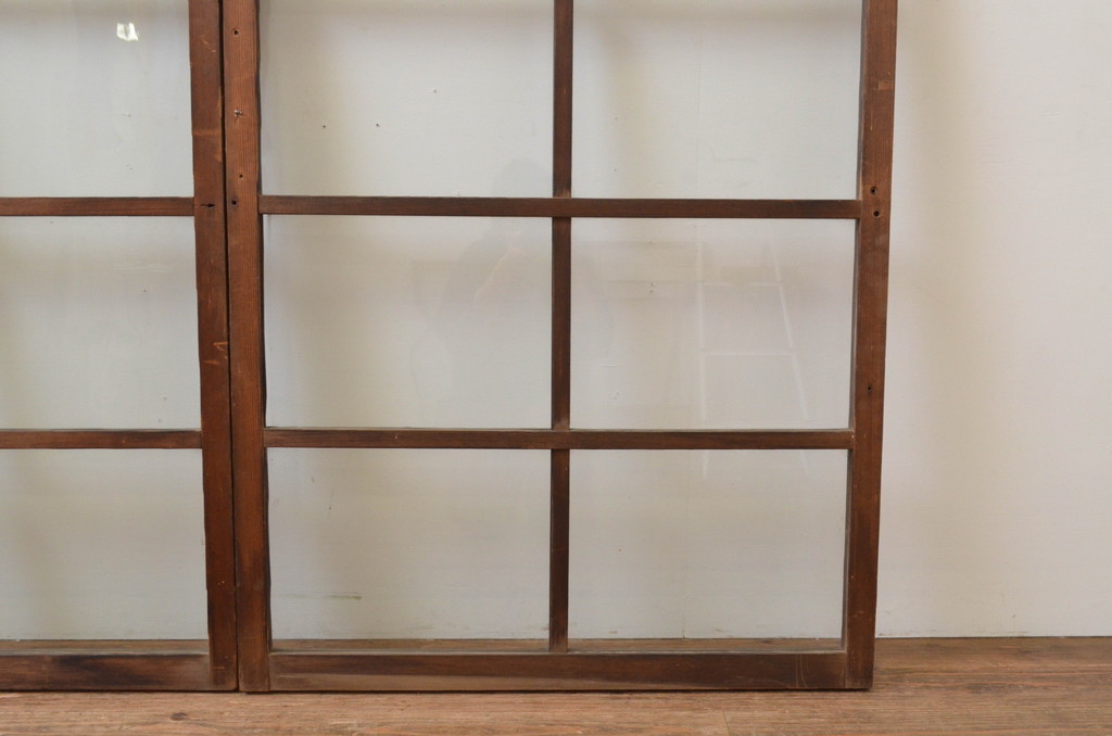 アンティーク建具　インテリアに取り入れやすいシンプルなデザインのガラス窓2枚セット(引き戸、ガラス戸)(R-067546)