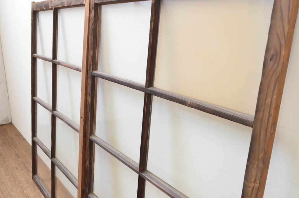 アンティーク建具　インテリアに取り入れやすいシンプルなデザインのガラス窓2枚セット(引き戸、ガラス戸)(R-067547)