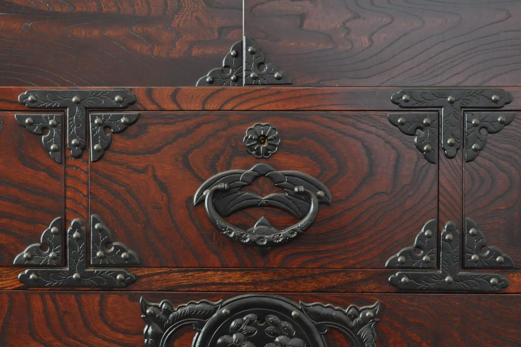 中古　美品　岩谷堂箪笥　奥行たっぷりサイズの特注品衣装箪笥(定価約90万円)(チェスト、洋服タンス、収納タンス、重ね箪笥)(R-057616)