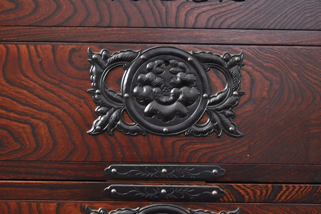 中古　美品　岩谷堂箪笥　奥行たっぷりサイズの特注品衣装箪笥(定価約90万円)(チェスト、洋服タンス、収納タンス、重ね箪笥)(R-057616)