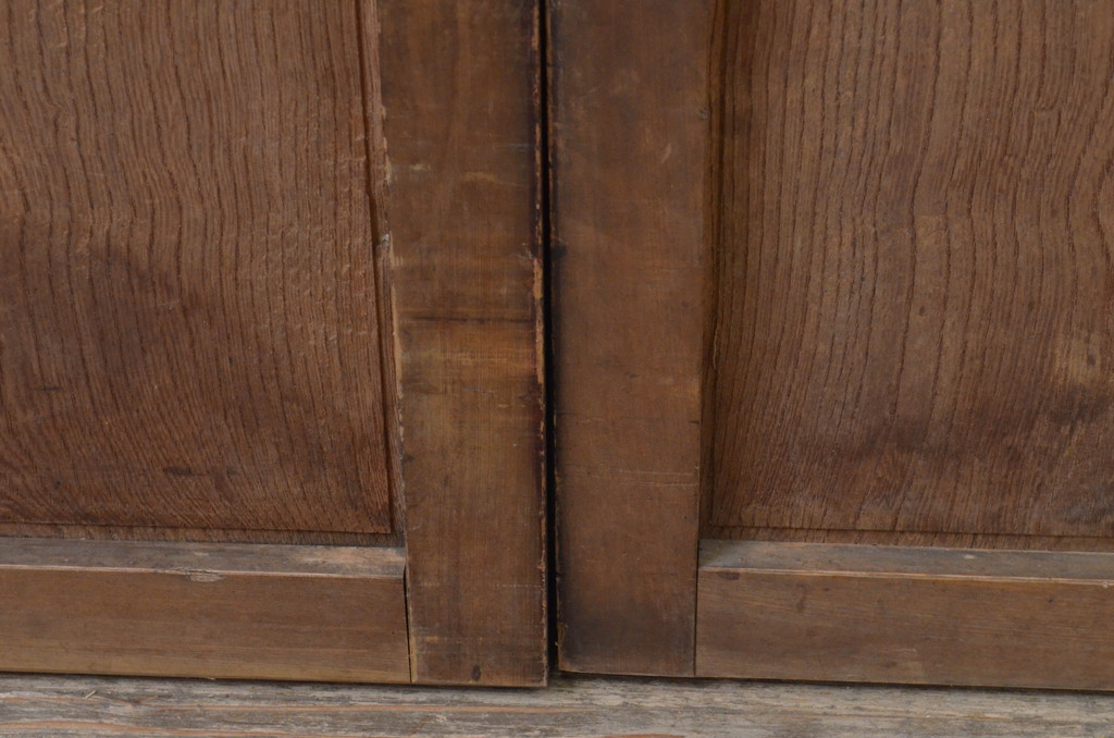 アンティーク建具　欅(ケヤキ)材　一枚板　落ち着いた和の空間を演出する板戸窓2枚セット(引き戸)(R-067818)