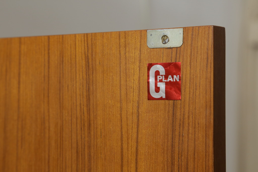 イギリスビンテージ　G-PLAN(ジープラン)　洗練されたデザインが美しいサイドキャビネット(サイドボード、戸棚、収納棚、ヴィンテージ、北欧、英国)(R-065854)