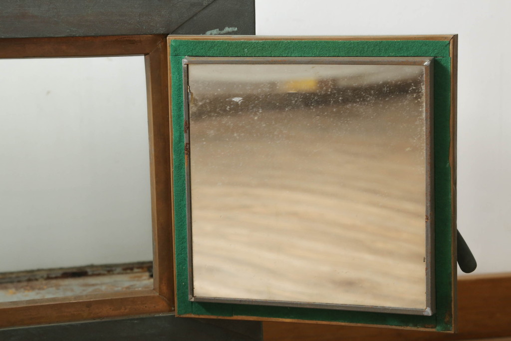 和製アンティーク　激レア　希少　ケース内の鏡張りと銅製の扉がかっこいい横長卓上ガラスケース(ショーケース、飾り棚、陳列棚、店舗什器)(R-075602)