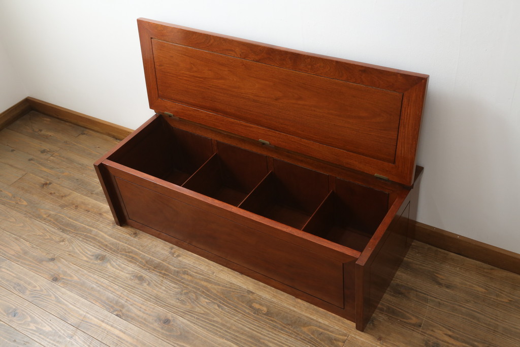 中古　美品　花梨材の温かみのある色合いと木目を楽しめる収納付きベンチ(長椅子、イス、板座チェア)(R-057671)