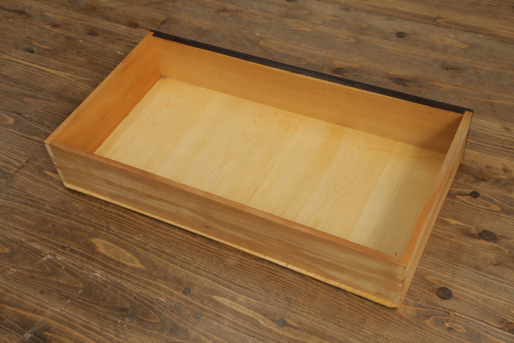 中古　美品　松本民芸家具　D型整理タンス　和洋どちらにも馴染む上品な佇まいのチェスト(整理タンス、洋服タンス、引き出し)(定価約38万円)(R-075605)