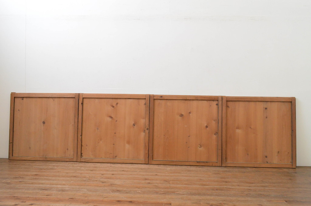アンティーク建具　杉材　和モダンな空間作りにおすすめな板戸窓4枚セット(引き戸)(R-067763)