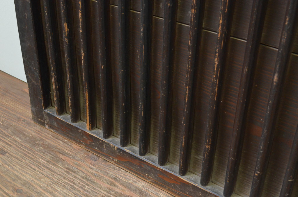 アンティーク建具　杉材　和モダンな空間作りにおすすめな縦桟の板戸窓2枚セット(引き戸、格子戸)(R-067776)