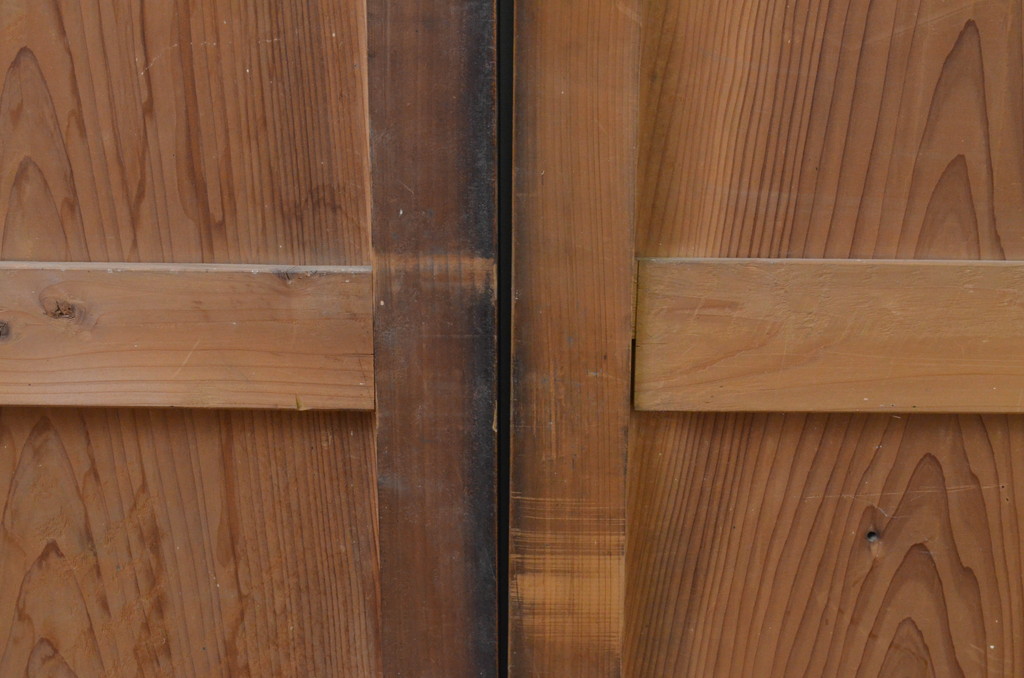 アンティーク建具　杉材　落ち着いた和の空間を演出する板戸2枚セット(引き戸)(R-067780)