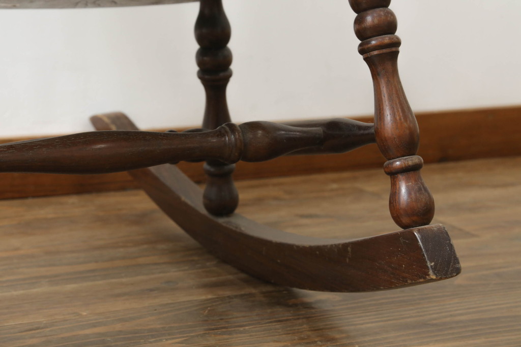 中古　九州民芸家具　総欅(ケヤキ)材　ゆったりとしたくつろぎの時間におすすめなロッキングチェア(アームチェア、板座チェア、揺り椅子、いす、イス)(R-075609)