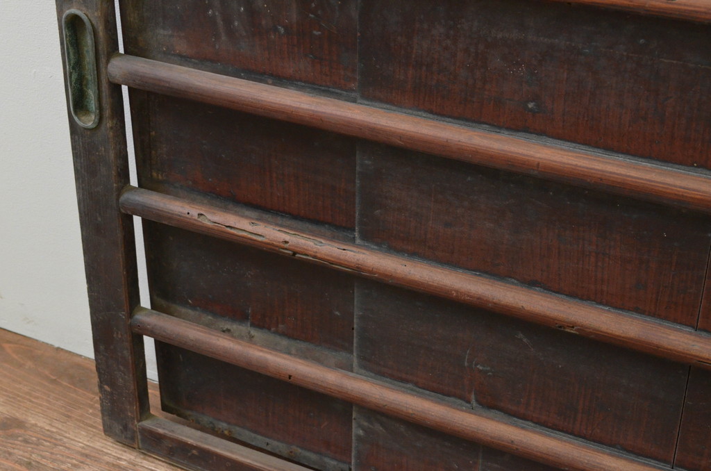 アンティーク建具　杉材　和モダンな空間作りにおすすめな横桟の板戸窓2枚セット(引き戸)(R-067784)