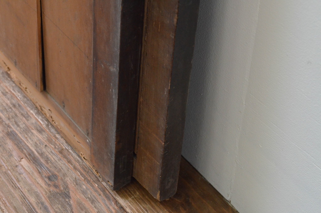 アンティーク建具　杉材　和モダンな空間作りにおすすめな横桟の板戸窓2枚セット(引き戸)(R-067785)